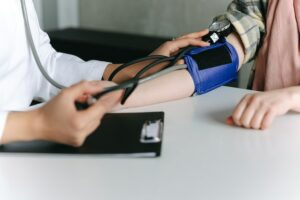 Czym jest nadciśnienie tętnicze i jak z nim walczyć